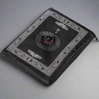 Tapis de prière de voyage format de poche avec pochon, léger et pratique pour Hajj et Omra.
