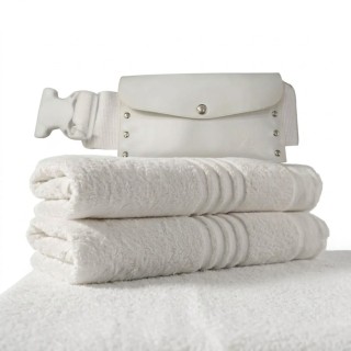 pack ihram avec un ihram et une ceinture et son sac de transport