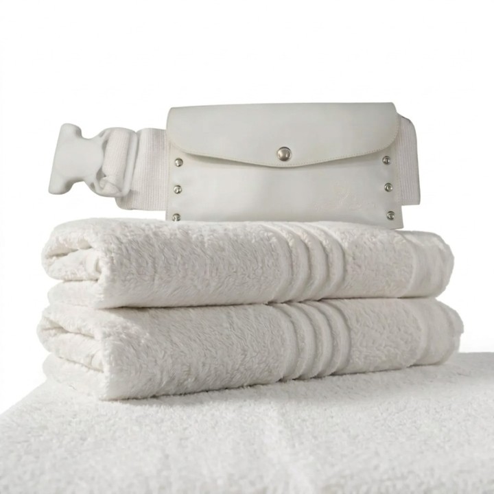 pack ihram avec un ihram et une ceinture et son sac de transport